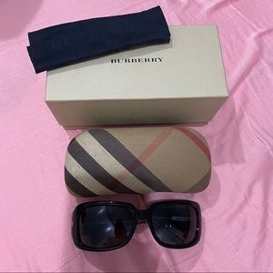 Burberry Sunglasses in Black B4015
